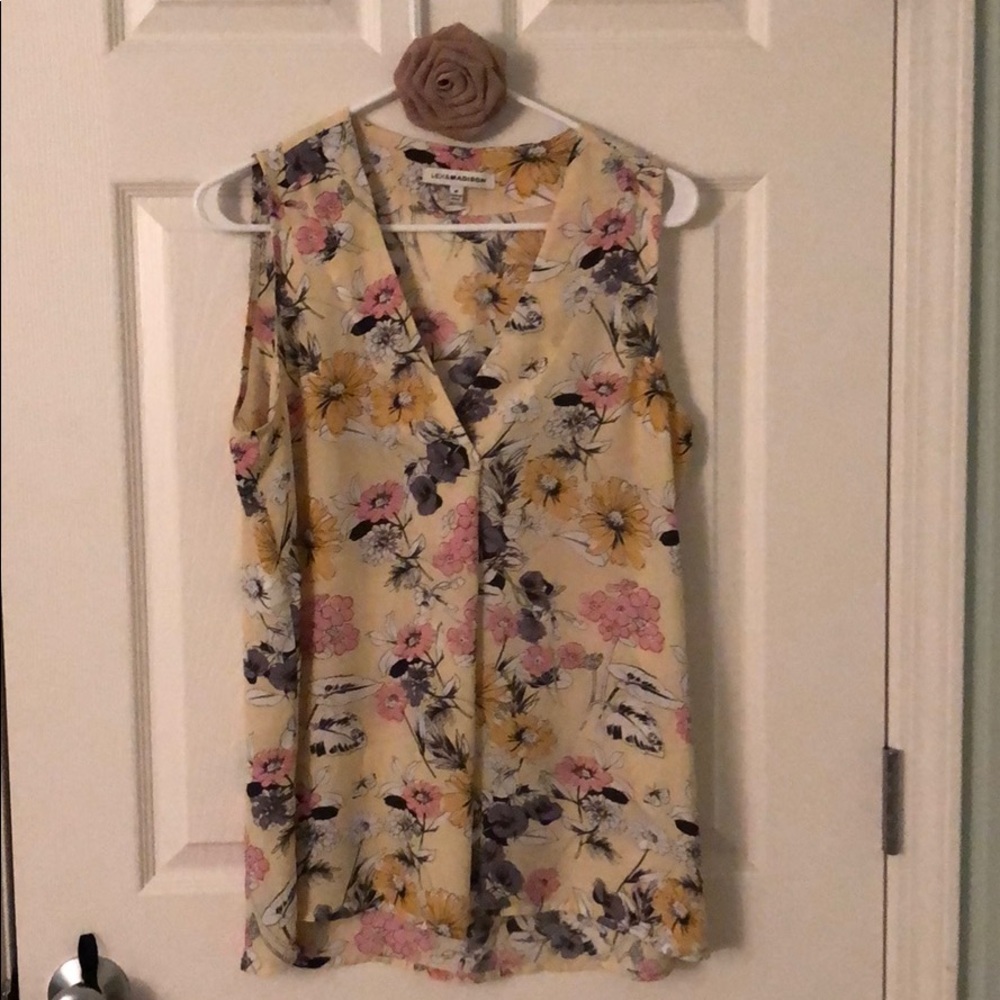 Sleeveless blouse